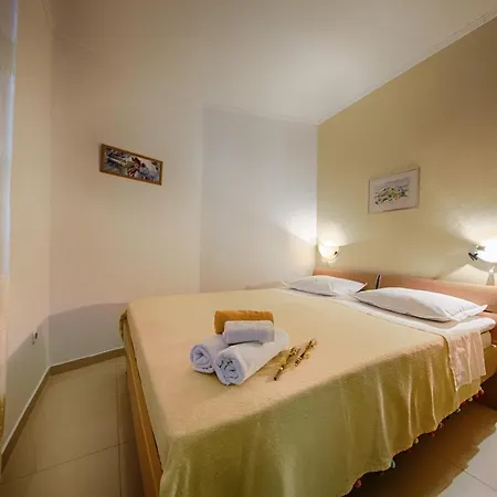 Mihojevic * Rukavac (Vis)