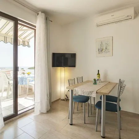 Mihojevic * Rukavac (Vis)