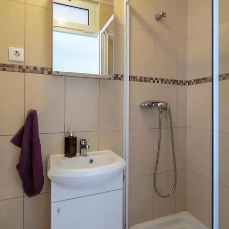 Mihojevic * Rukavac (Vis)